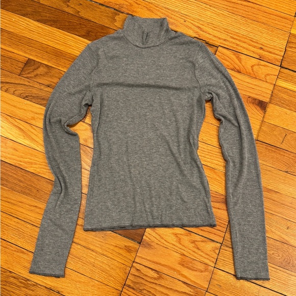 Abercrombie & Fitch Gray Long Sleeve Top - Picture 2 of 2
